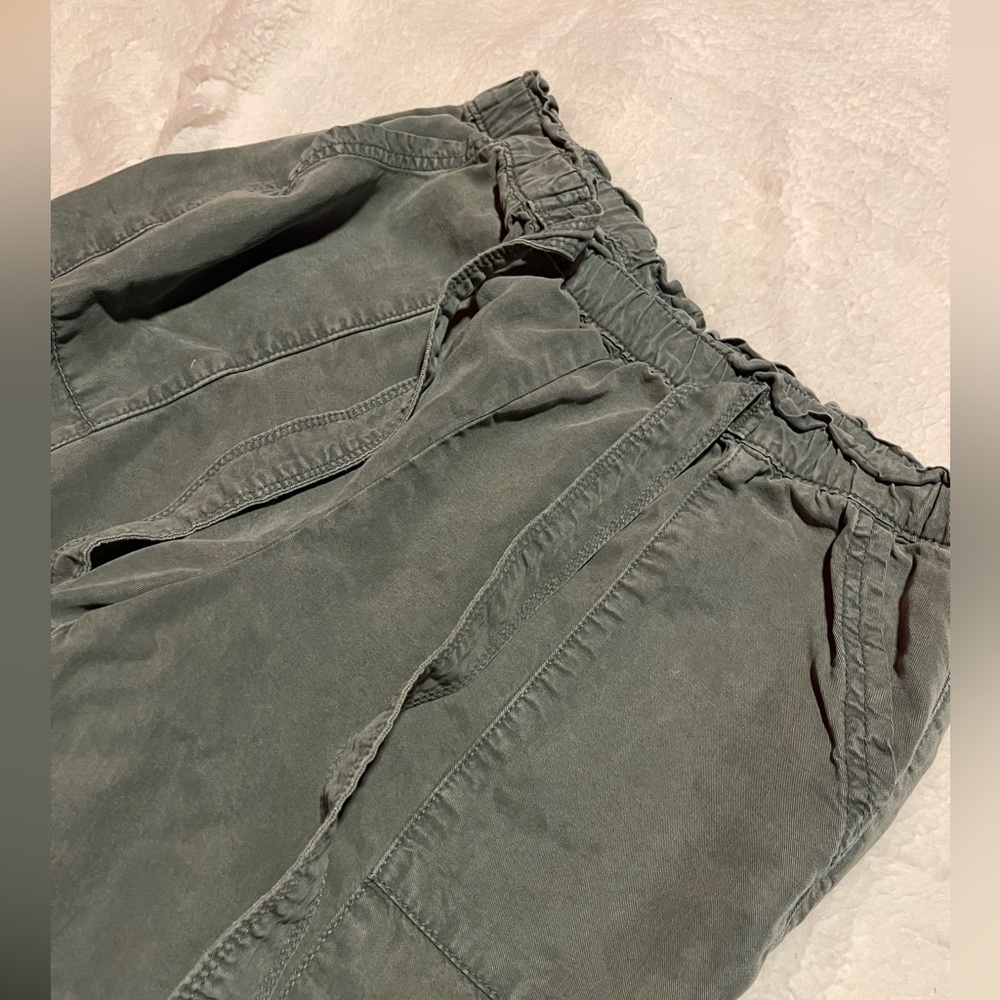 barley worn aerie green pants!